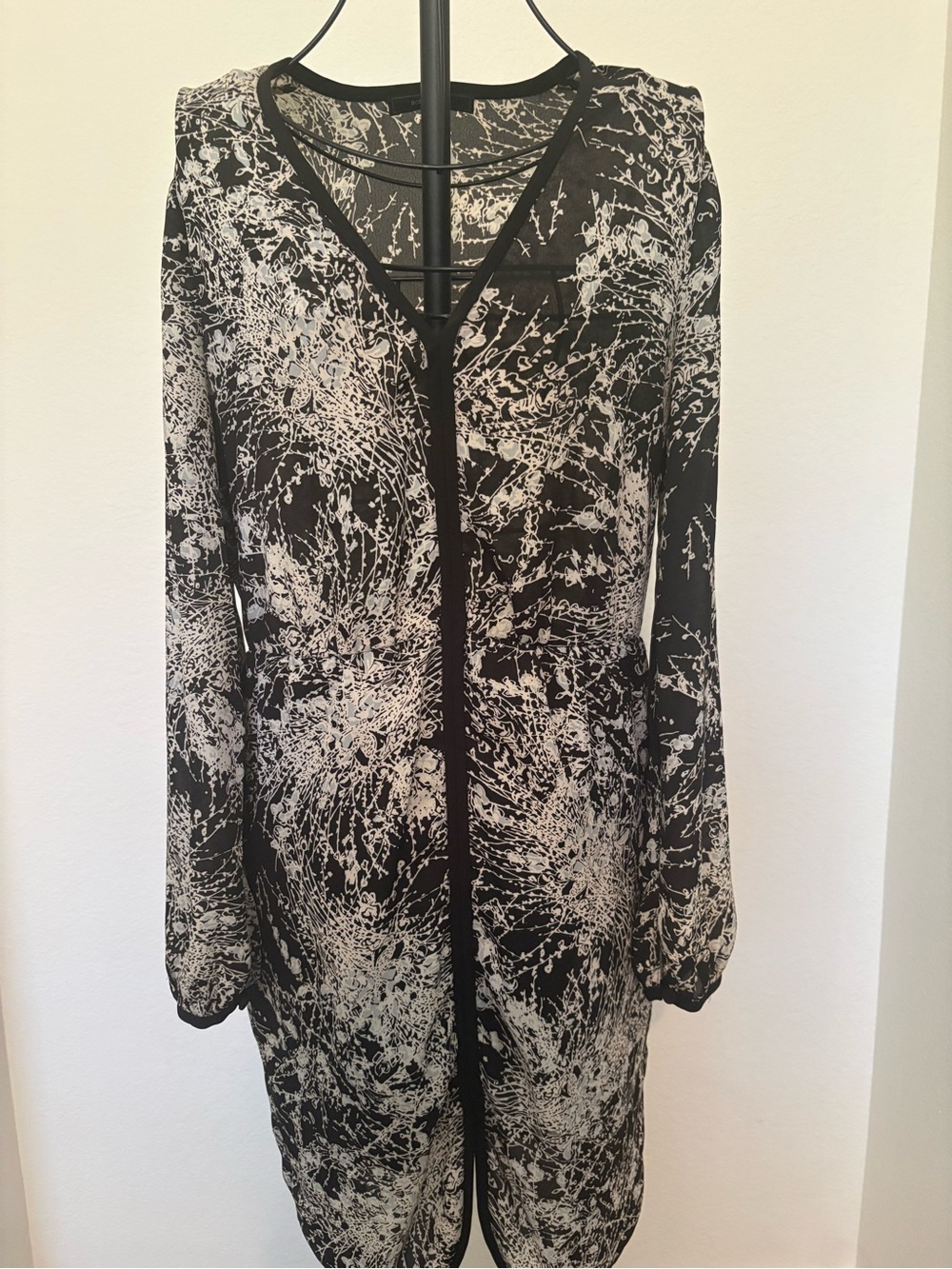 BCBGMaxAzria Black and White Long Sleeve V-Neck Patterned Dress
